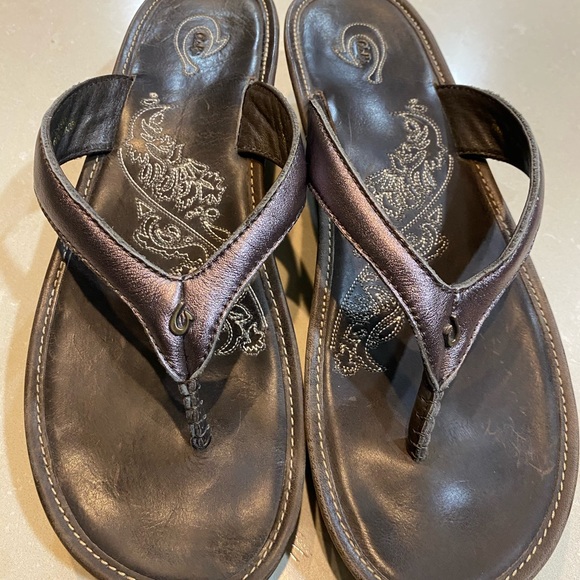 hawaiian flip flops olukai